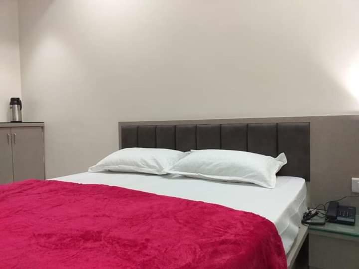Hotel Diamond Castle Pāli Extérieur photo